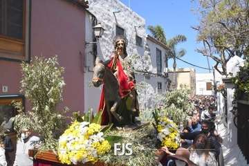 La procesión de La Burrita toma San Juan después de dos años de suspensión por la pandemia/Francisco Javier Santana y Antonio Alí.
